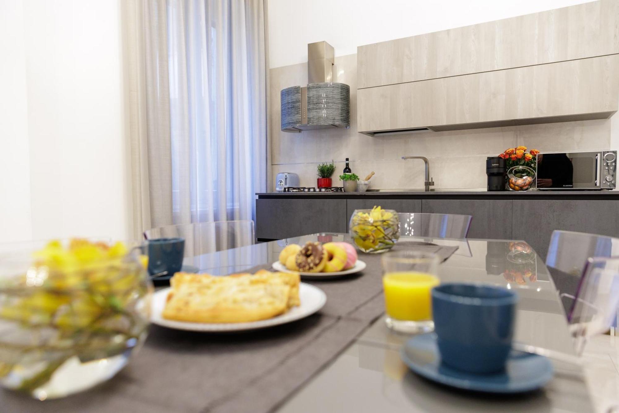 Genoa Lux Apartments With Parking Екстер'єр фото