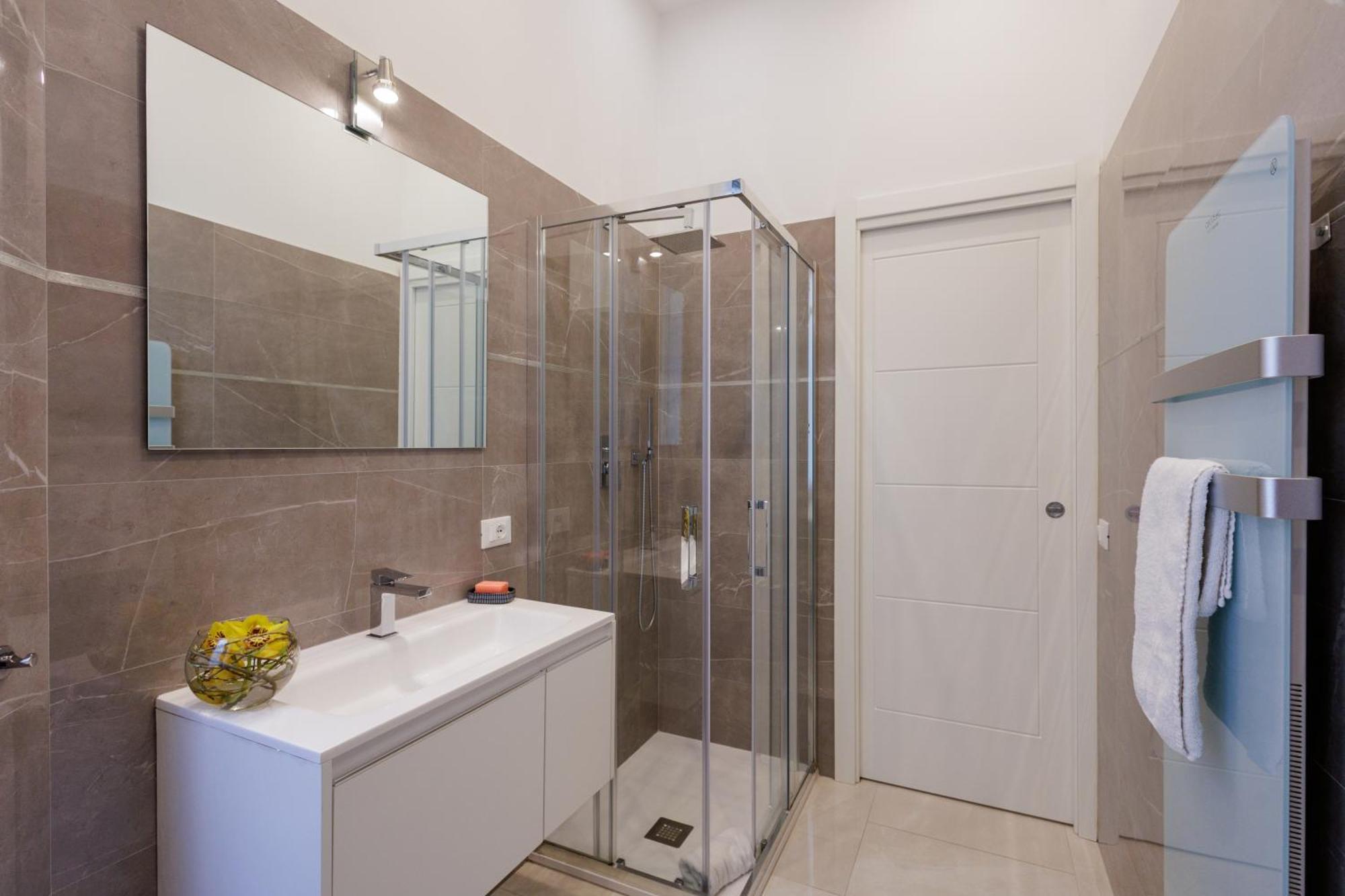 Genoa Lux Apartments With Parking Екстер'єр фото