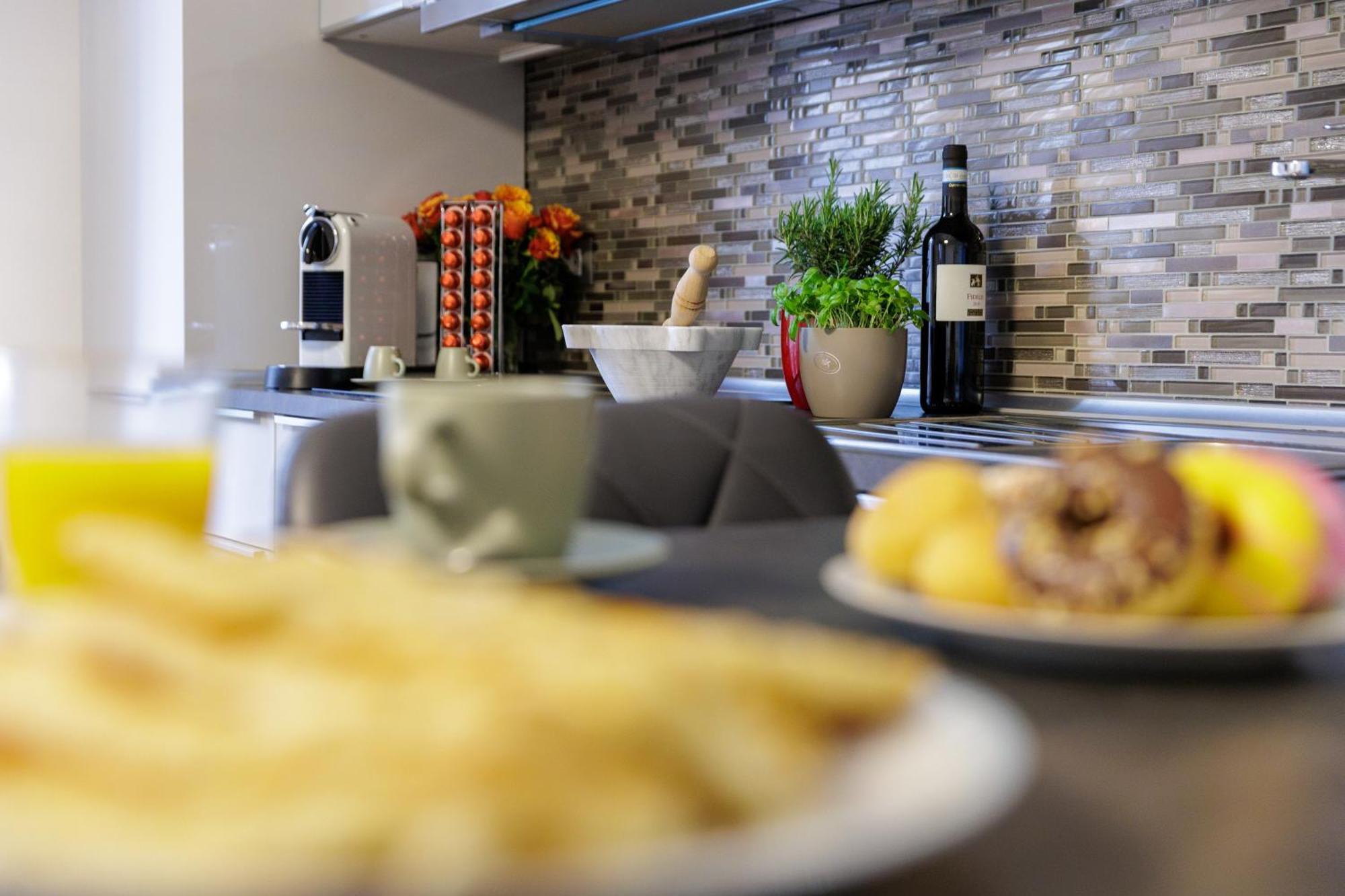 Genoa Lux Apartments With Parking Екстер'єр фото
