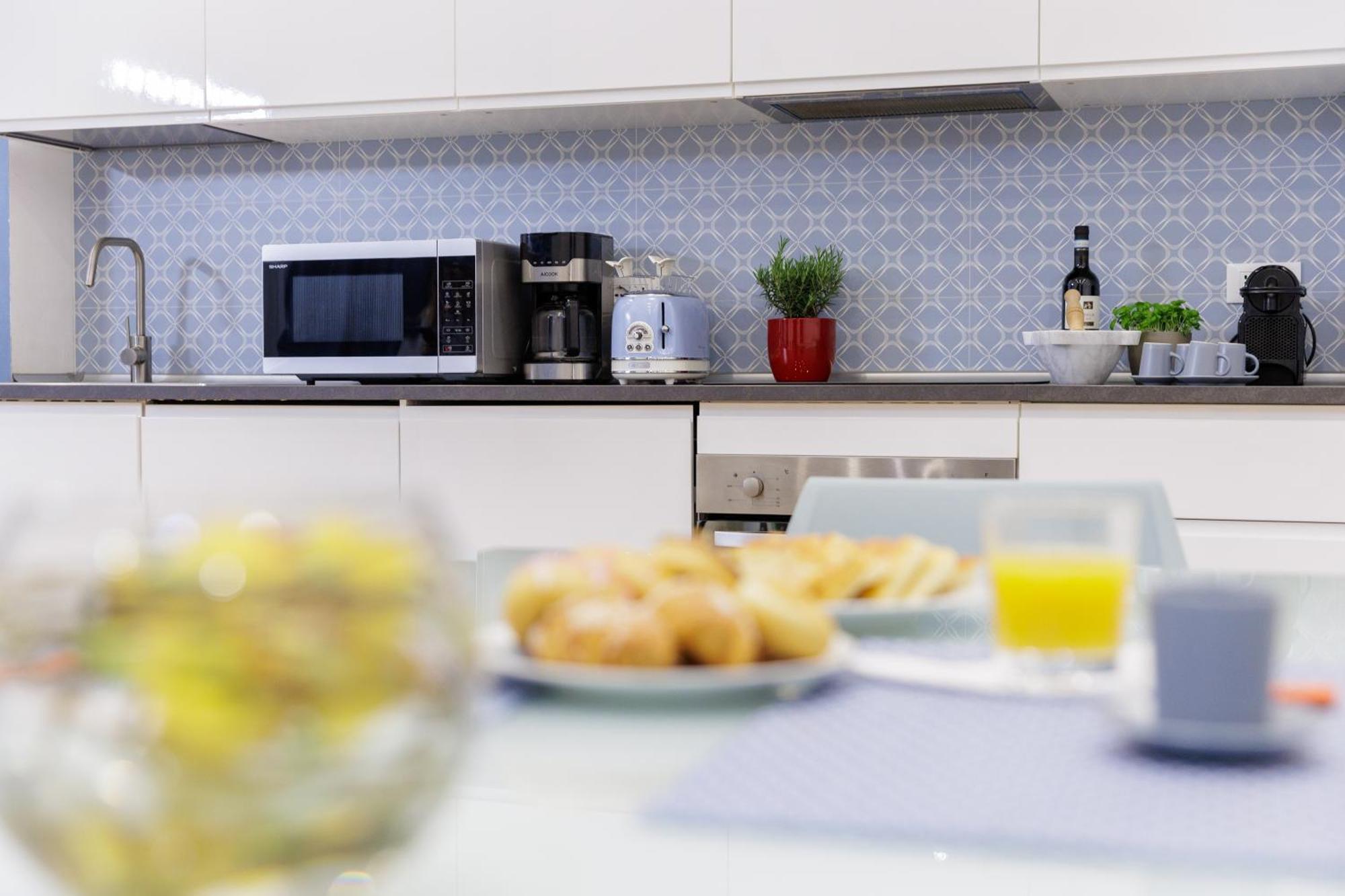 Genoa Lux Apartments With Parking Екстер'єр фото