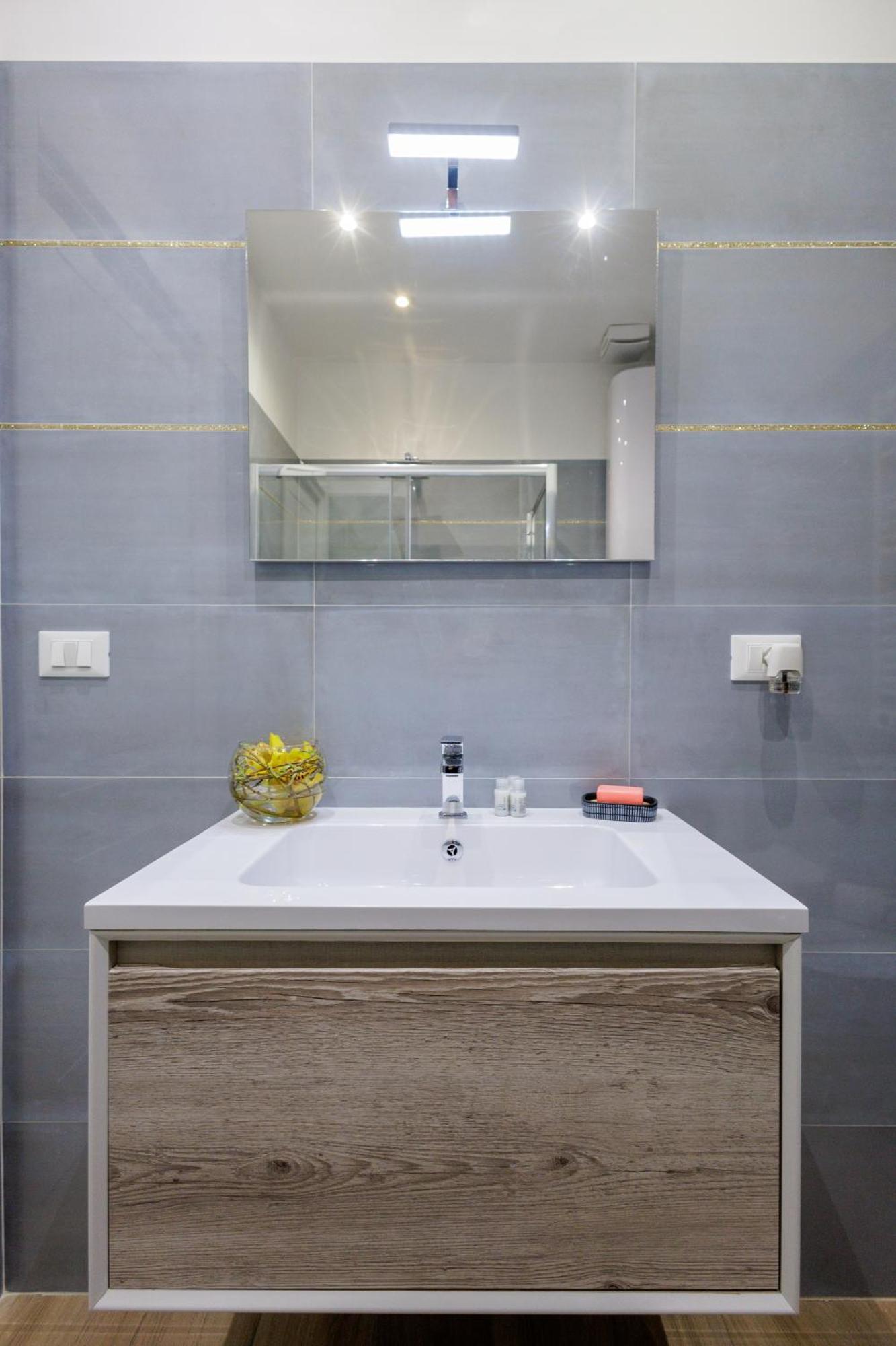 Genoa Lux Apartments With Parking Екстер'єр фото