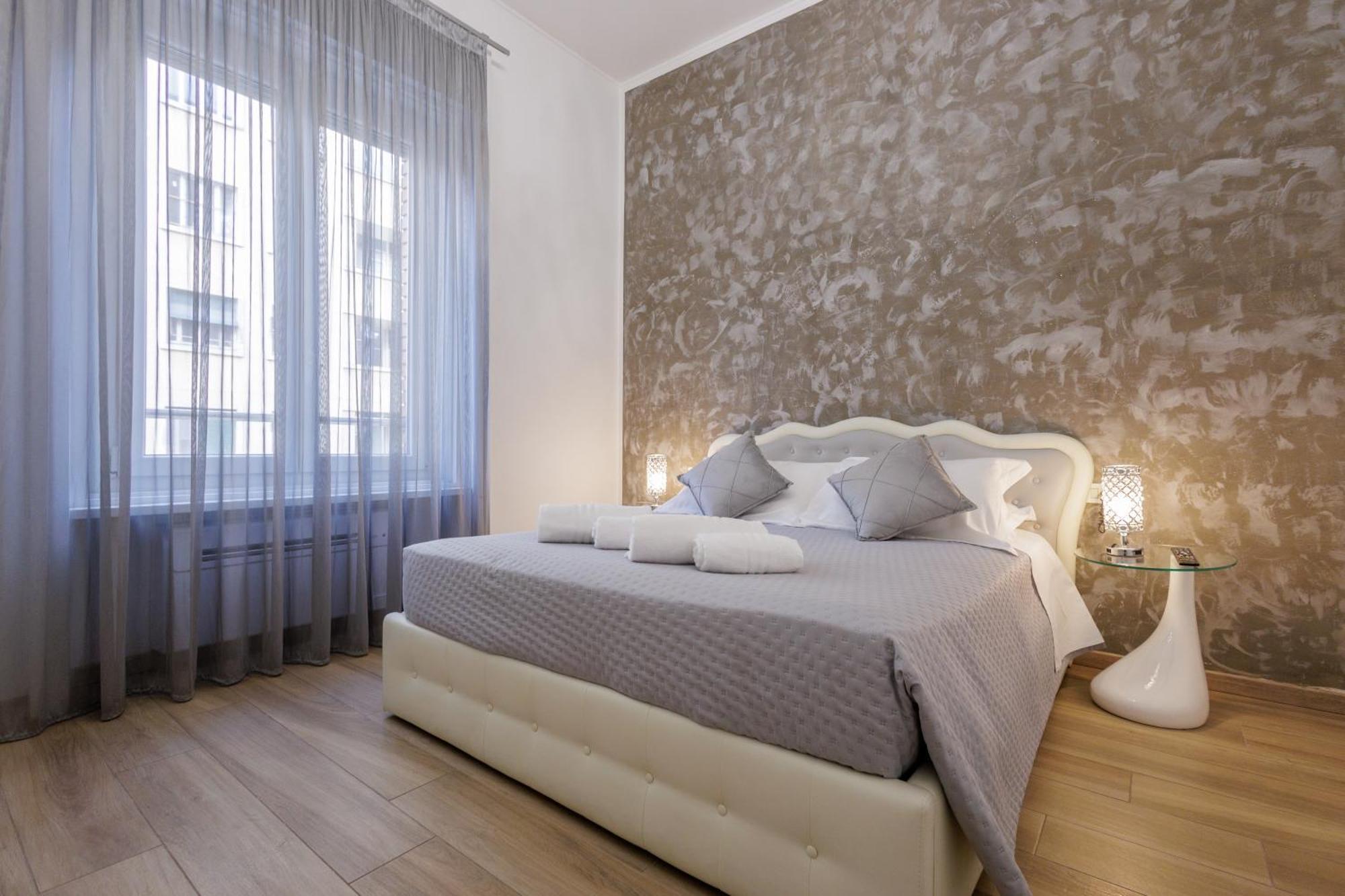 Genoa Lux Apartments With Parking Екстер'єр фото