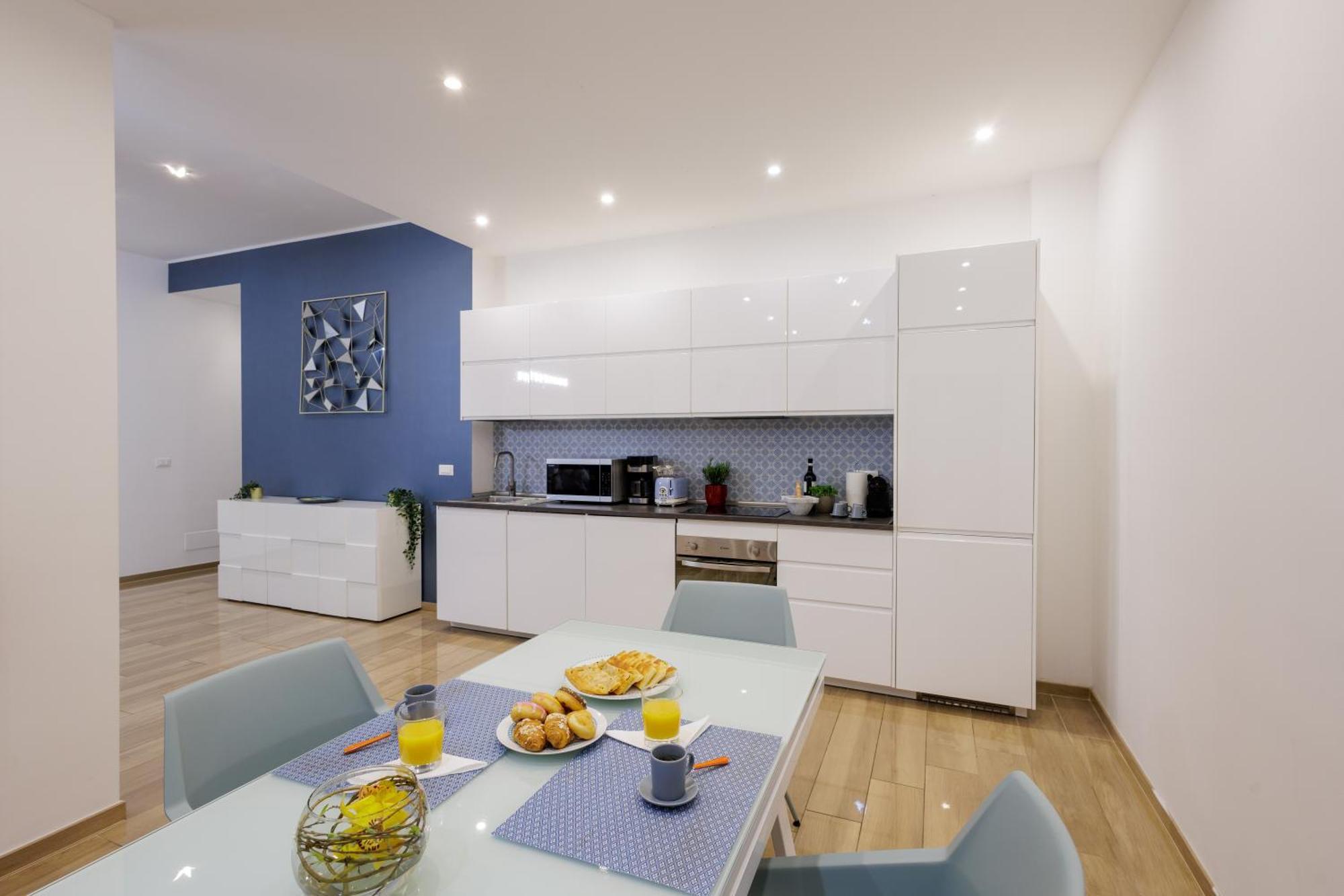 Genoa Lux Apartments With Parking Екстер'єр фото