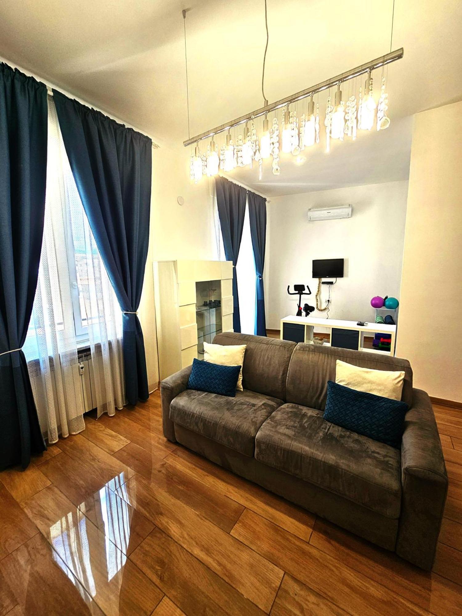 Genoa Lux Apartments With Parking Екстер'єр фото